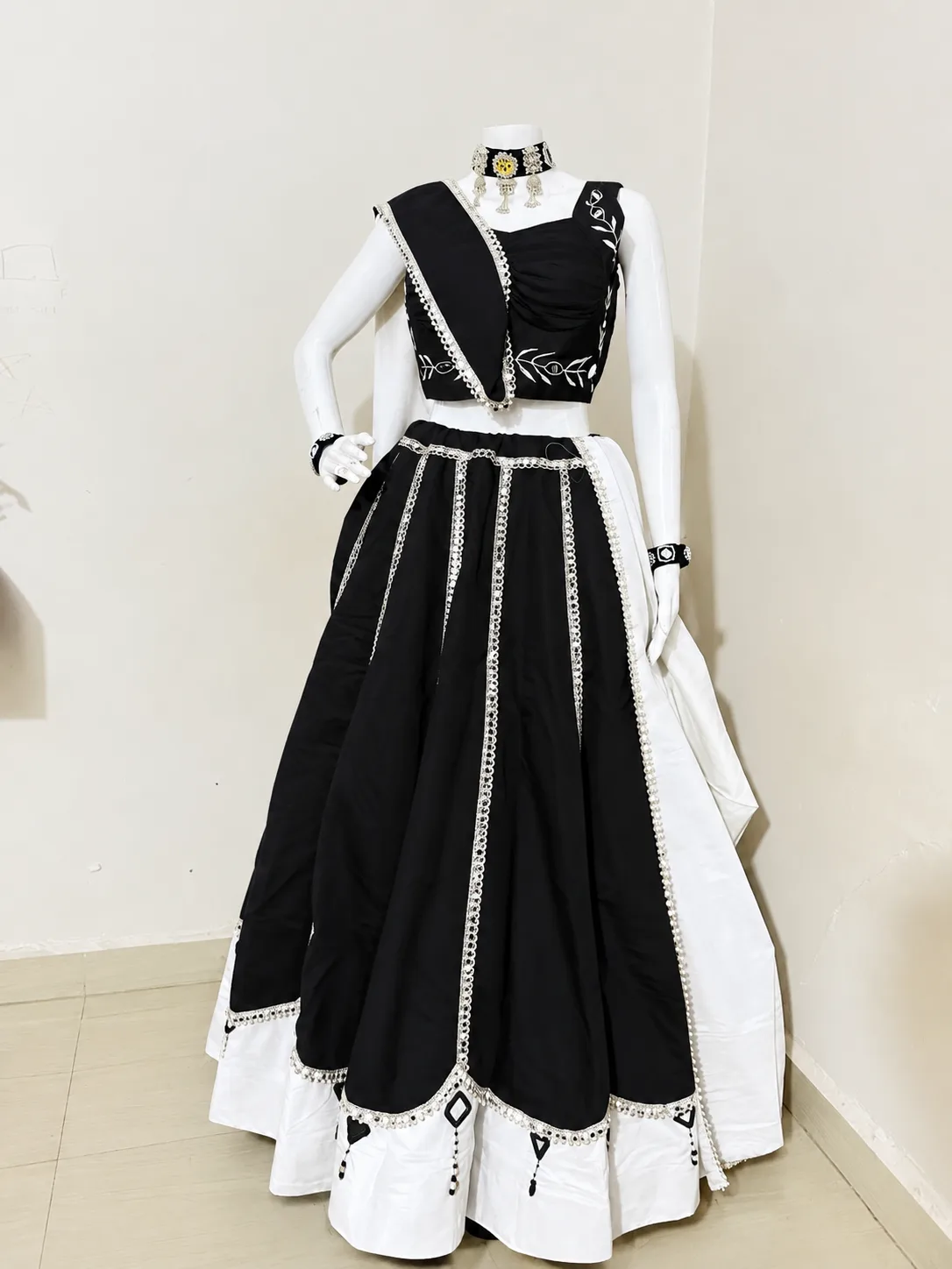 SM.14 BLACK WHITE DOUBLE COLOUR PATTERN