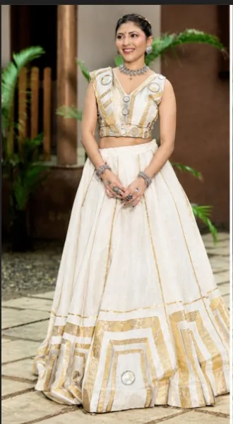 š¤ Title Ivory Muse ā Golden Mirrorwork Chaniya Choli (SM.09)