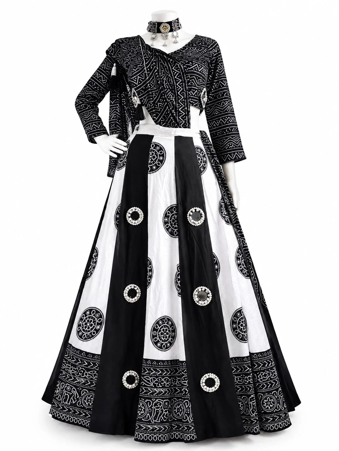 Black & White Bandhej Bloom